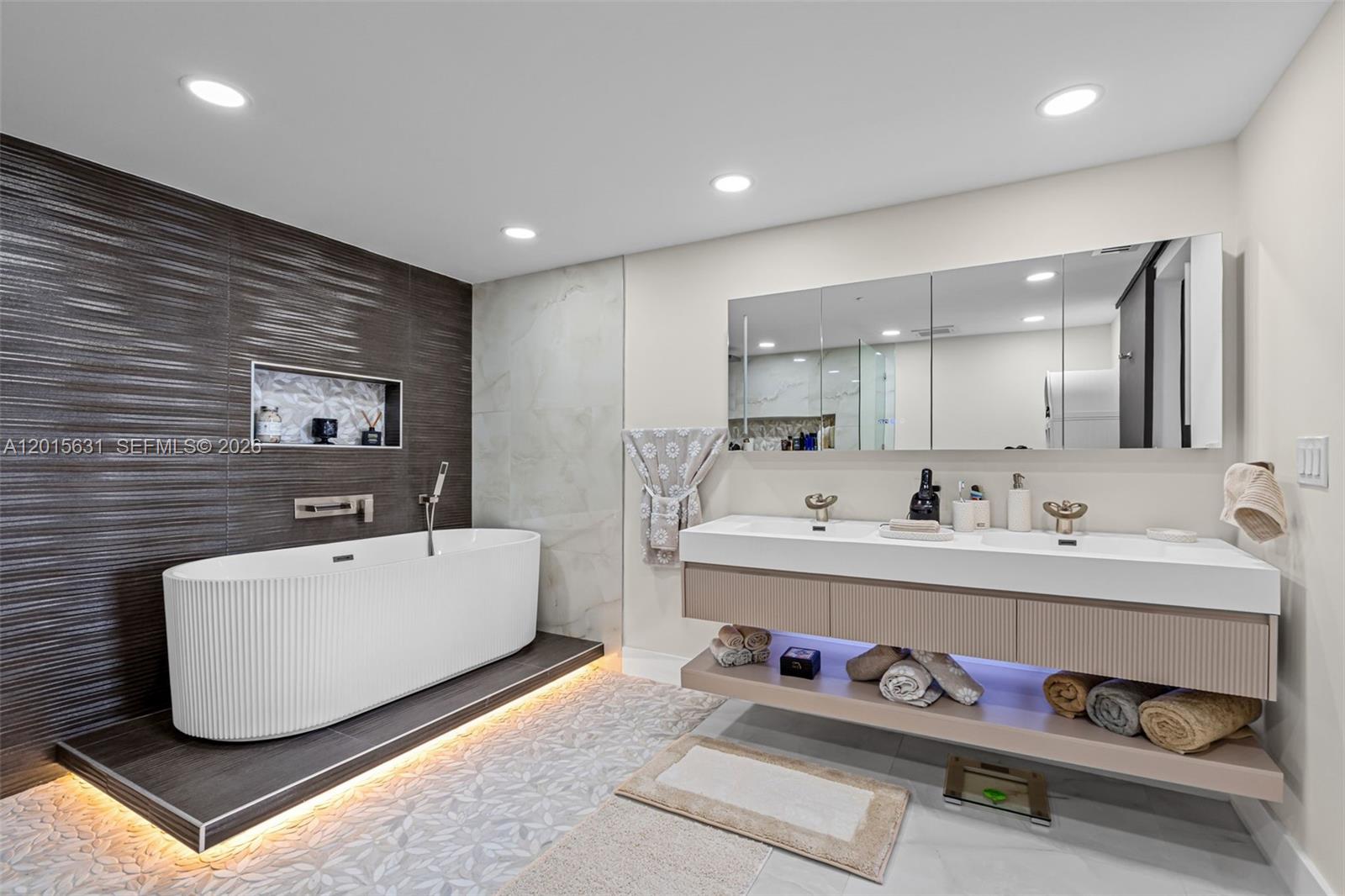 ICONBRICKELL CONDO NO 1 - Residential