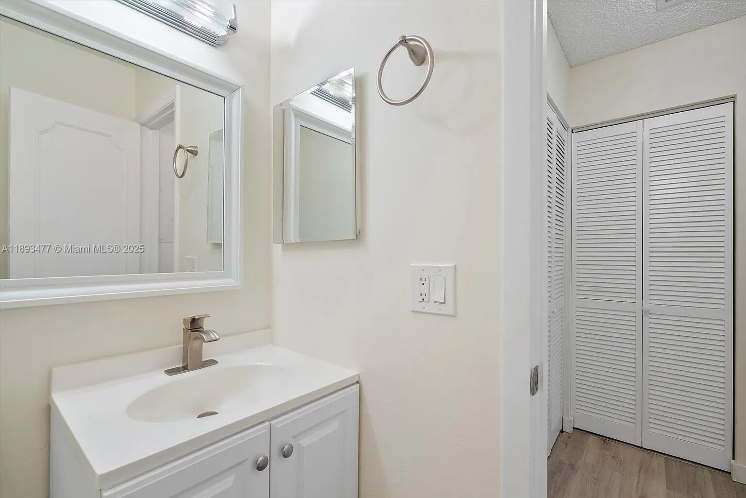 MARINER VILLAGE TH CONDO - Residential Lease