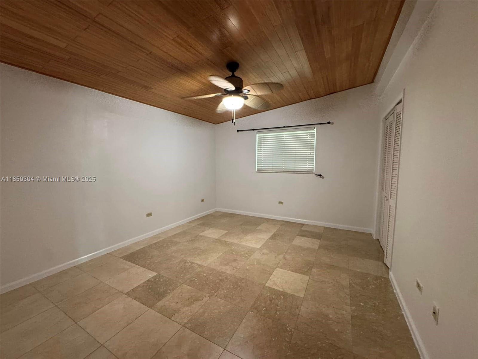 LARGO SOUND PARK - Residential Lease