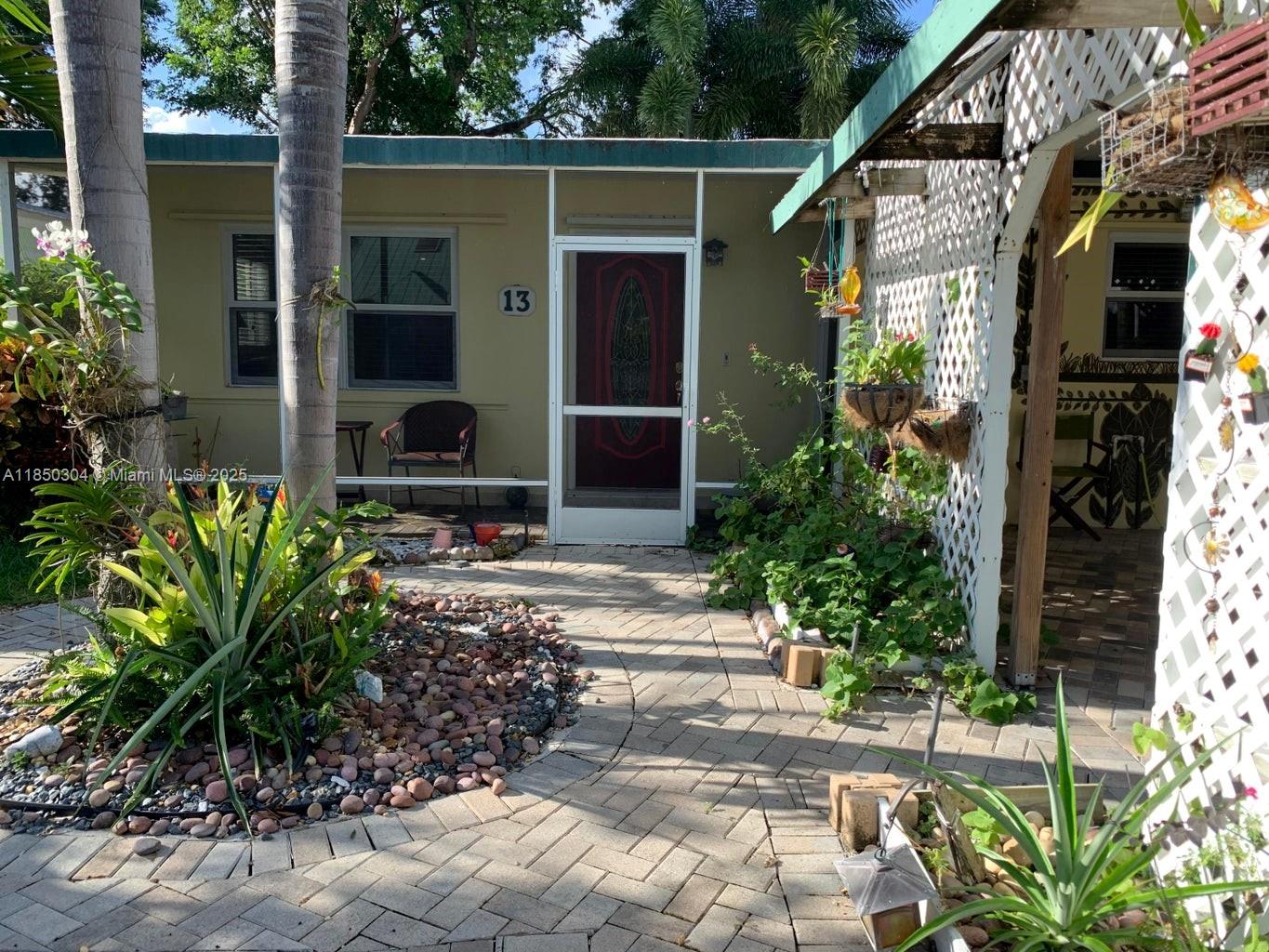 Charming 2-Bed, 1-Bath in Key Largo Located at 13 Bass Ave, this partially furnished home offers comfortable living in a fantastic neighborhood. Enjoy covered parking and exclusive access to a private homeowner's beach.
Features: 2 Bedrooms / 1 Bathroom, Washer & Dryer in Unit, Covered Parking, Utilities & Yard Service Included,
Neighborhood Boat Launch & Beach Access, 1 Pet Possible (with landlord approval). First, Last & Security Deposit Required. This is a great opportunity to experience the peaceful lifestyle of Key Largo with all the added perks!