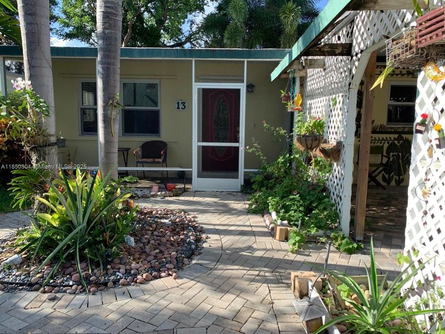 Charming 2-Bed, 1-Bath in Key Largo Located at 13 Bass Ave, this partially furnished home offers comfortable living in a fantastic neighborhood. Enjoy covered parking and exclusive access to a private homeowner's beach.
Features: 2 Bedrooms / 1 Bathroom, Washer & Dryer in Unit, Covered Parking, Utilities & Yard Service Included,
Neighborhood Boat Launch & Beach Access, 1 Pet Possible (with landlord approval). First, Last & Security Deposit Required. This is a great opportunity to experience the peaceful lifestyle of Key Largo with all the added perks!