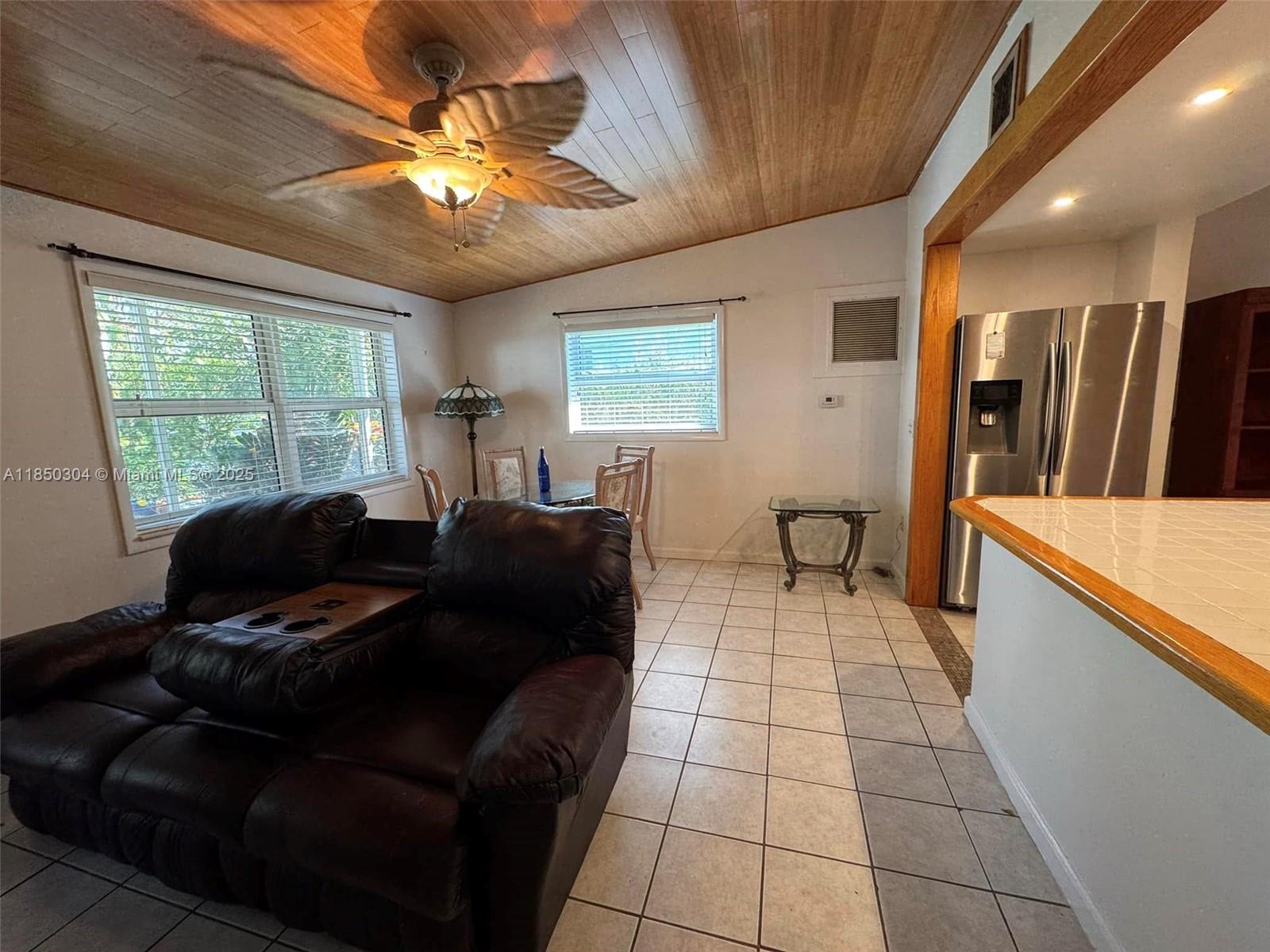LARGO SOUND PARK - Residential Lease