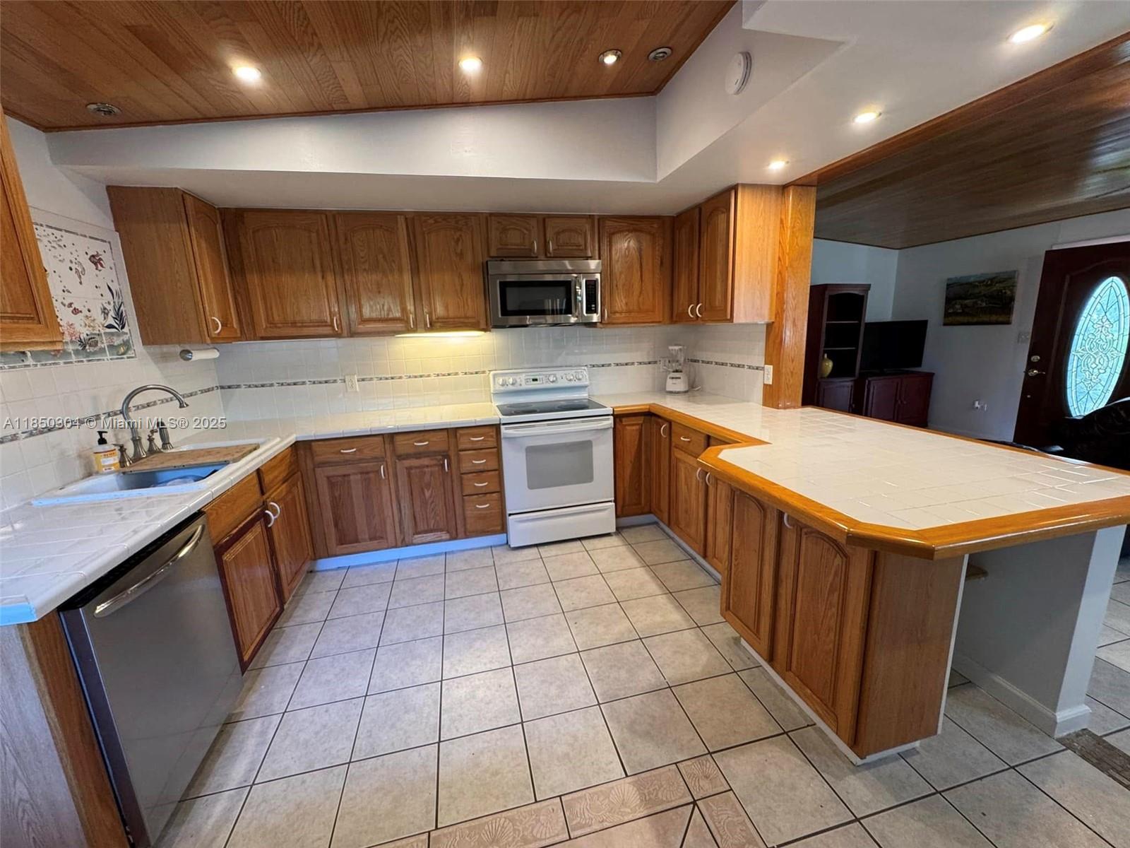 LARGO SOUND PARK - Residential Lease