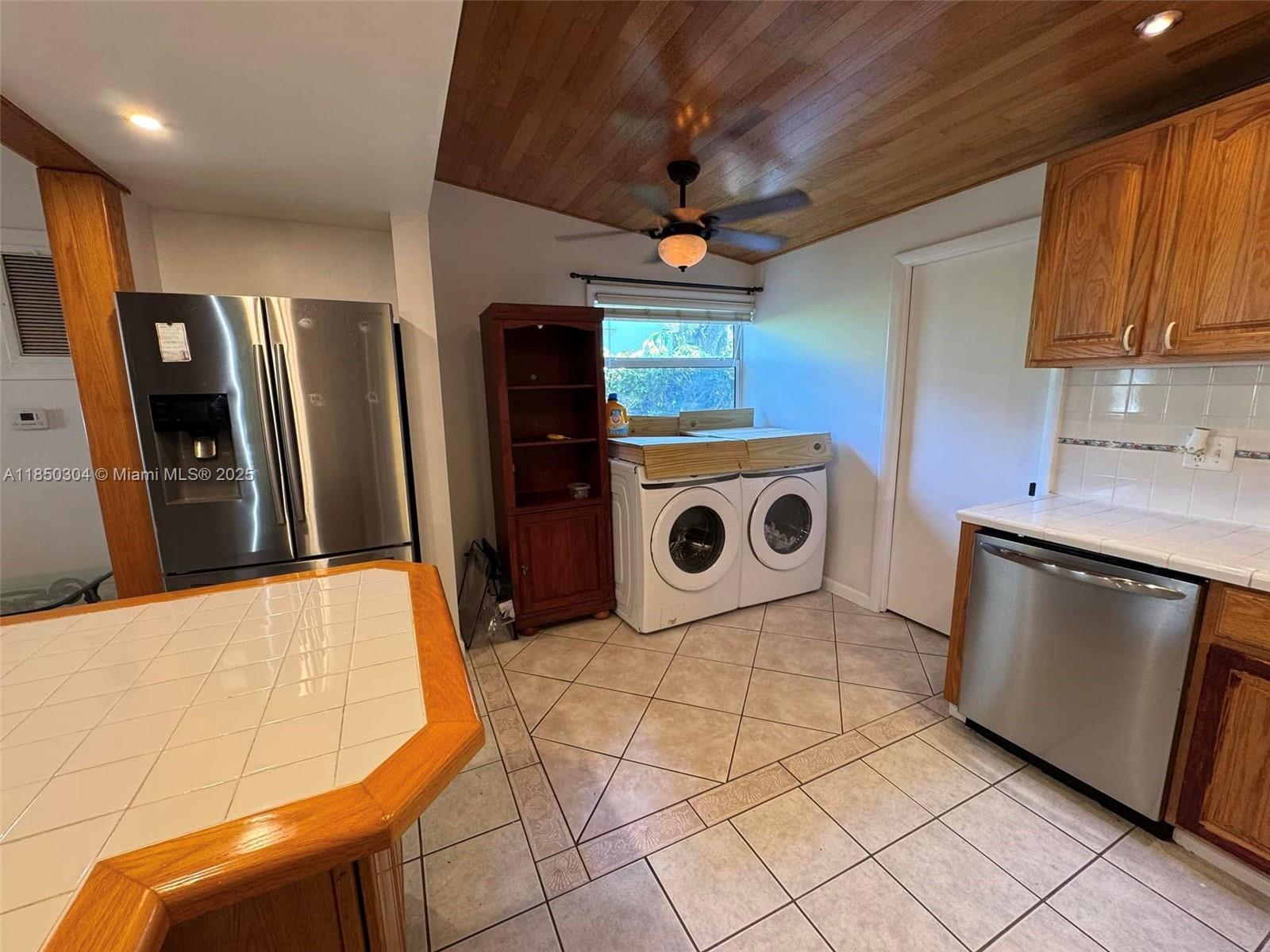LARGO SOUND PARK - Residential Lease