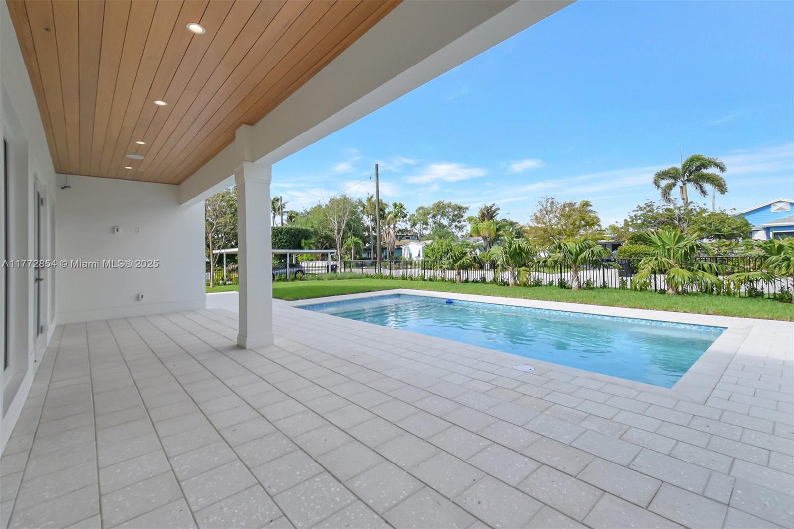 NORTH LAKE WORTH - Residential
