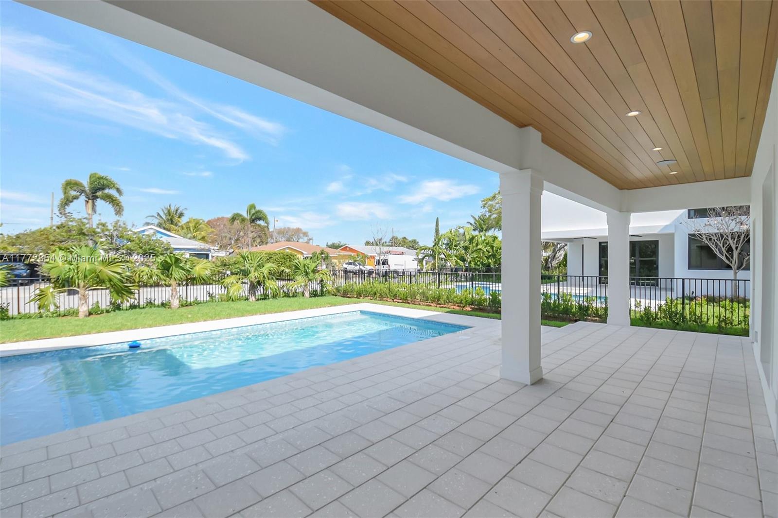 NORTH LAKE WORTH - Residential