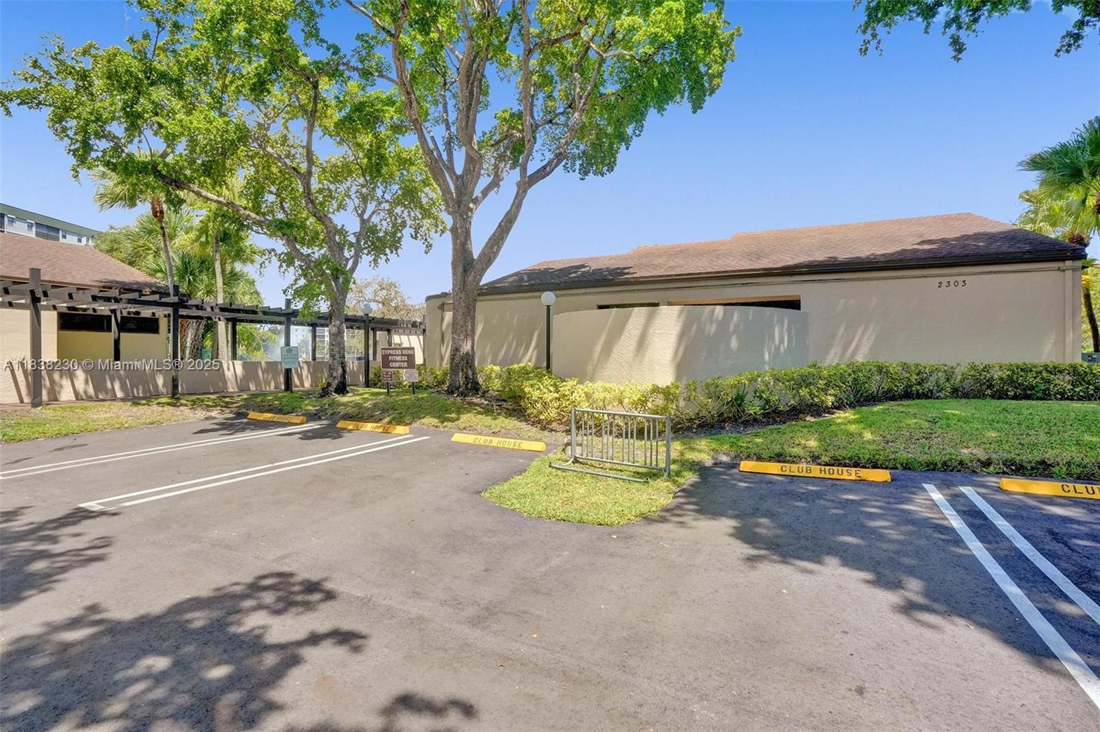 CYPRESS BEND CONDOMINIUM - Residential