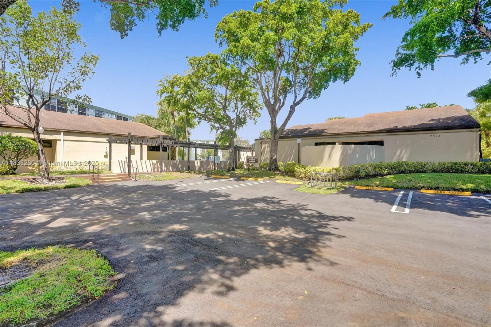 CYPRESS BEND CONDOMINIUM - Residential