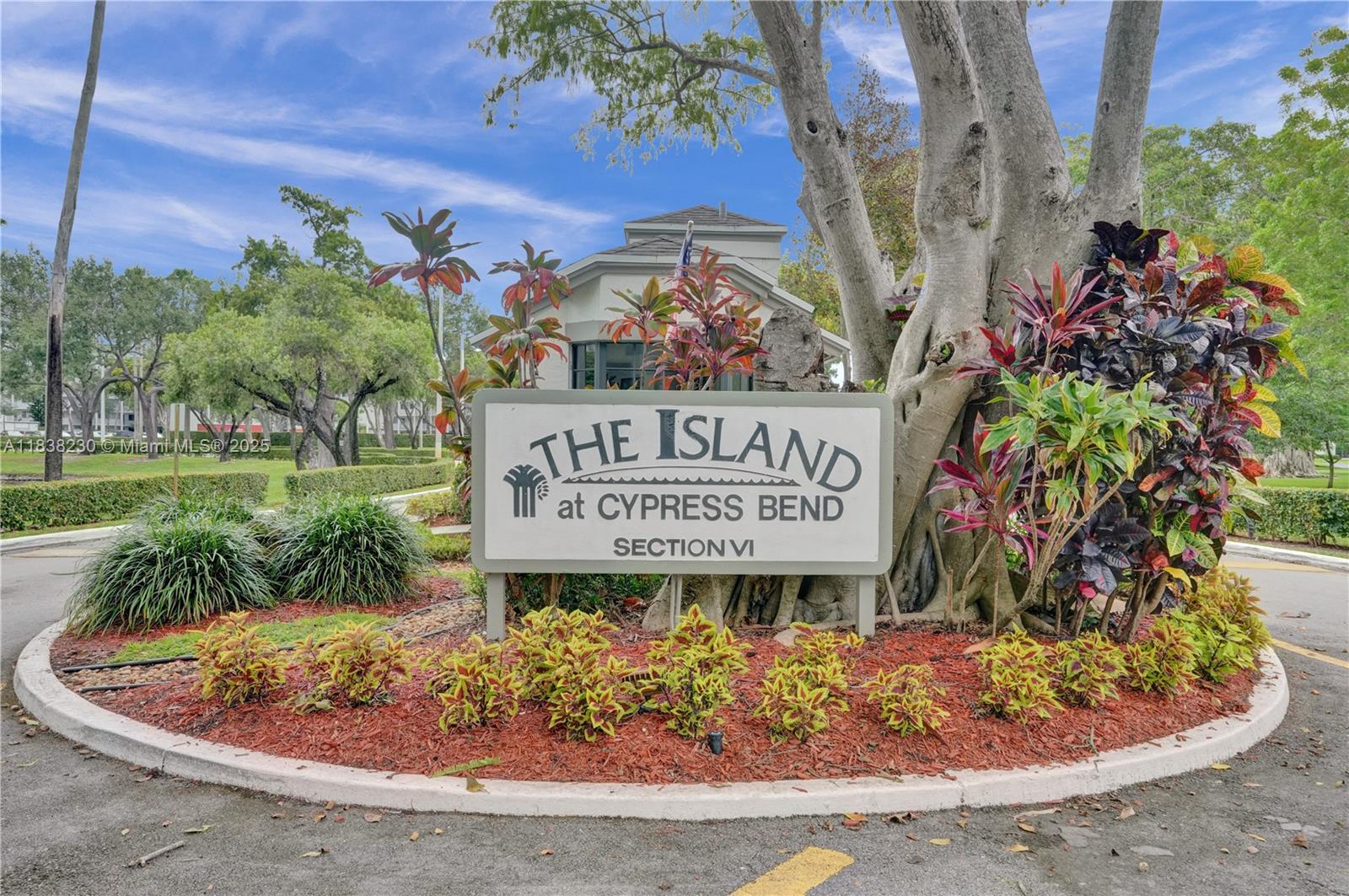 CYPRESS BEND CONDOMINIUM - Residential