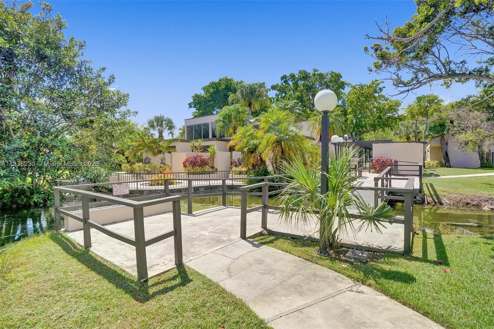 CYPRESS BEND CONDOMINIUM - Residential