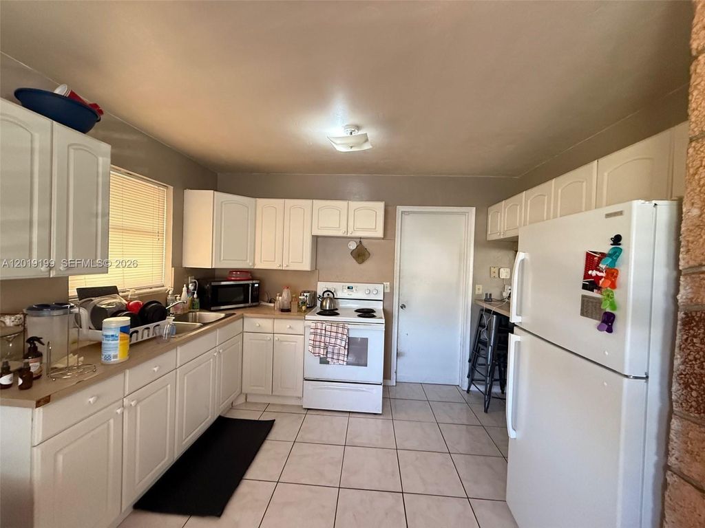 Photo of 628 NW 3rd Ct, Hallandale Beach, FL 33009 (MLS # A12019199)