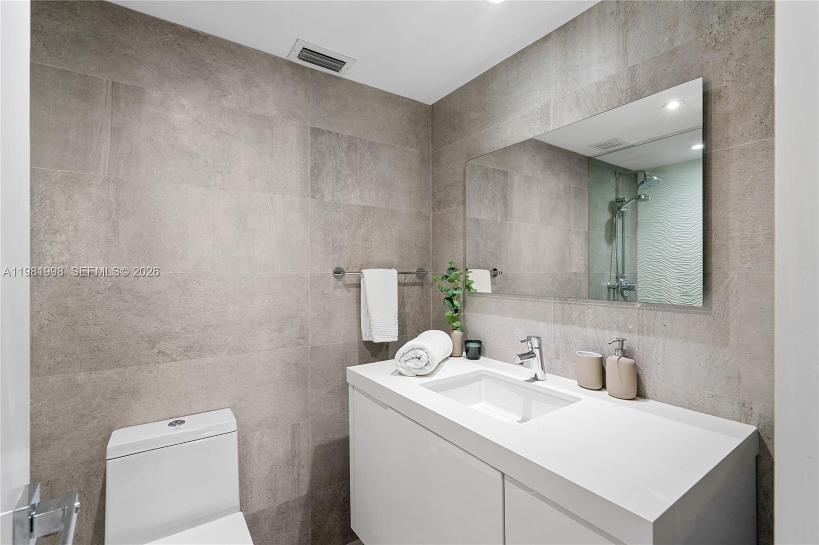 KEY BISCAYNES COMMODORE C - Residential Lease