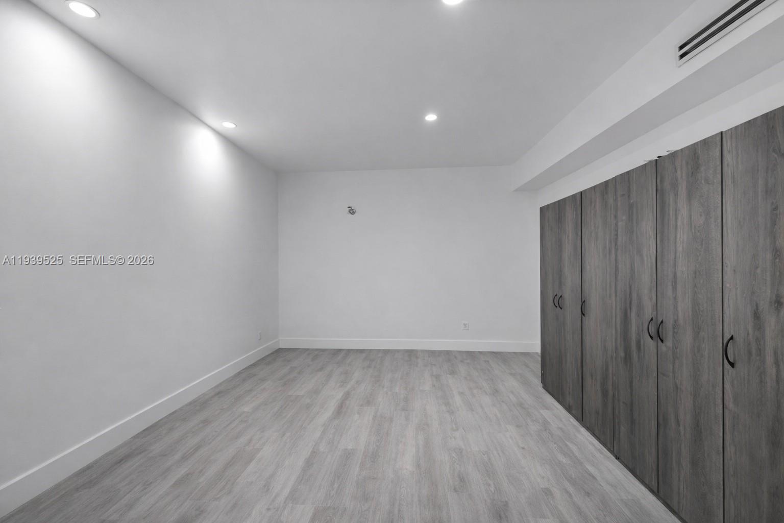 WESTWOOD LAKE 3RD ADDN - Residential