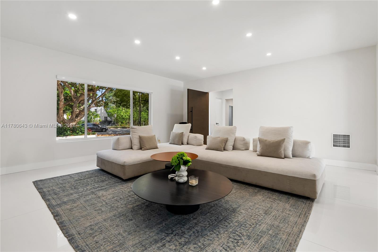 LA GORCE GOLF SUB PB 14-43 - Residential