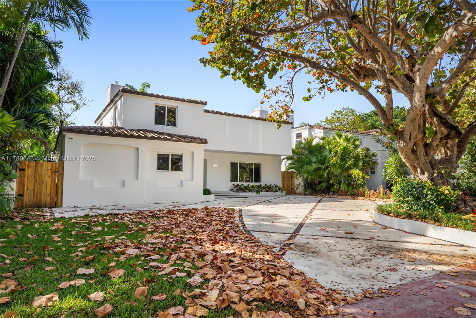 LA GORCE GOLF SUB PB 14-43 - Residential