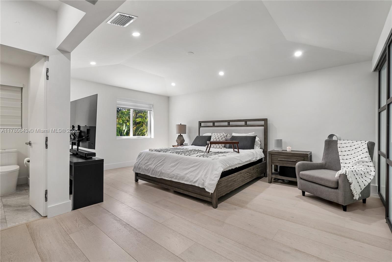 LA GORCE GOLF SUB PB 14-43 - Residential