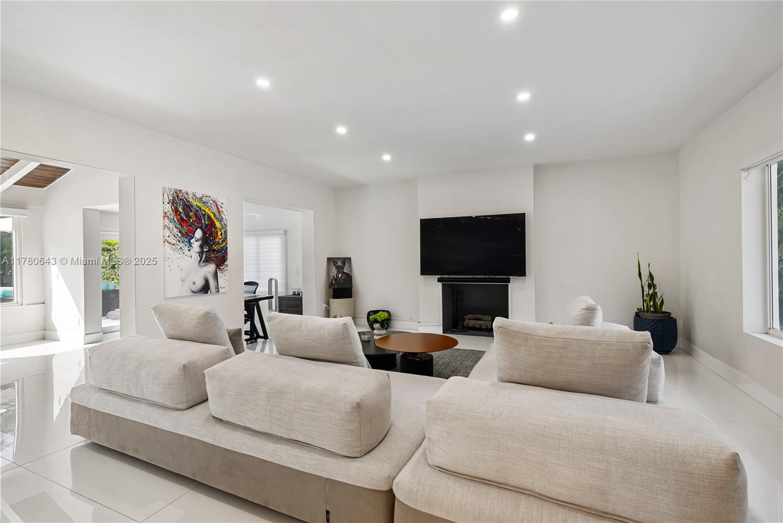 LA GORCE GOLF SUB PB 14-43 - Residential
