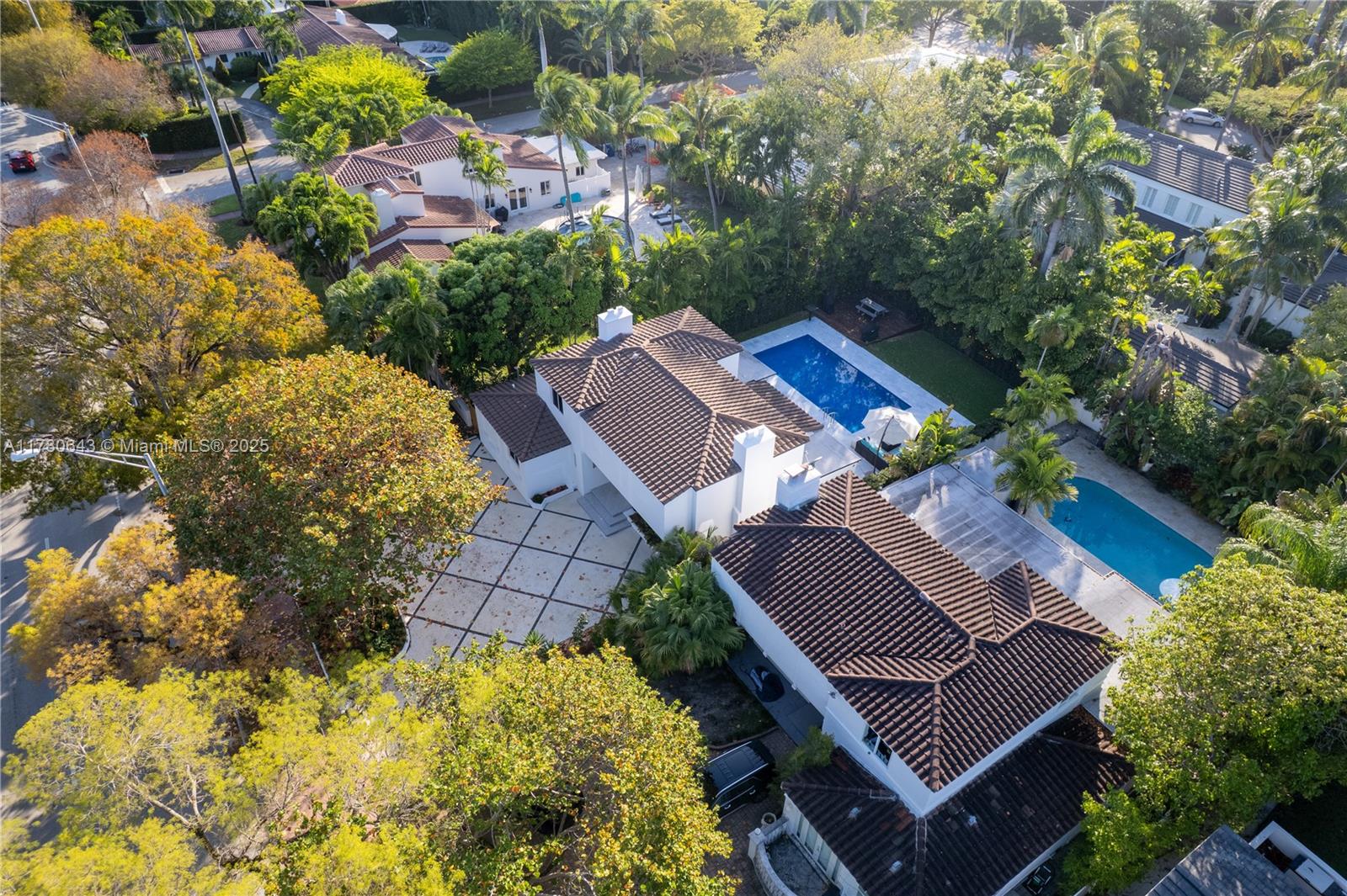 LA GORCE GOLF SUB PB 14-43 - Residential