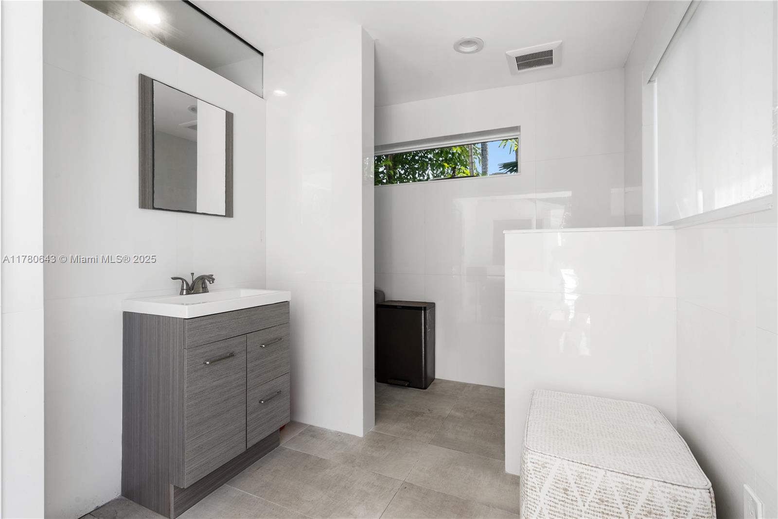 LA GORCE GOLF SUB PB 14-43 - Residential