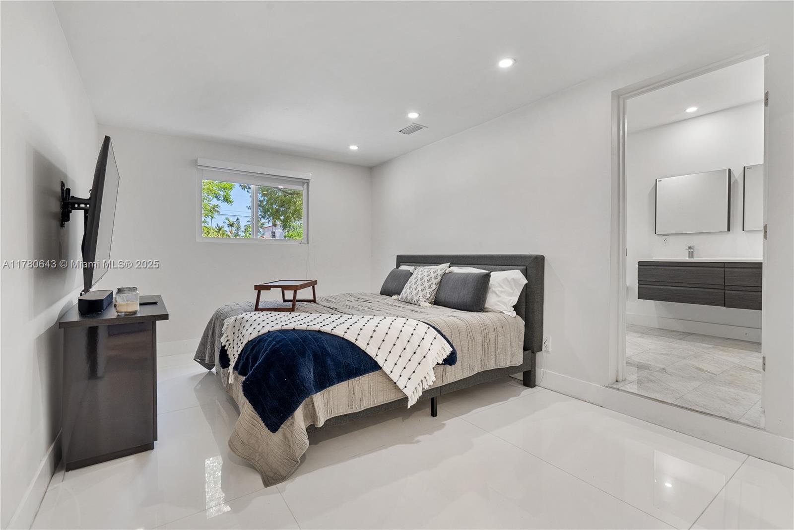 LA GORCE GOLF SUB PB 14-43 - Residential