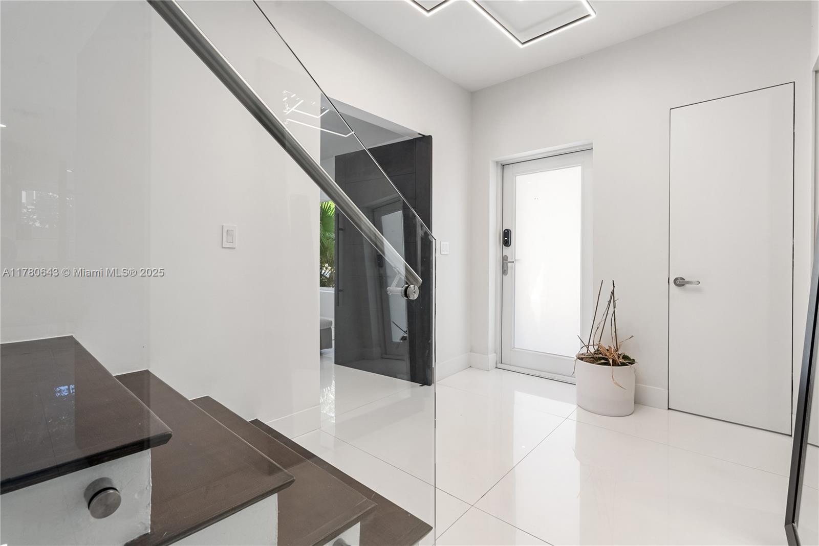 LA GORCE GOLF SUB PB 14-43 - Residential