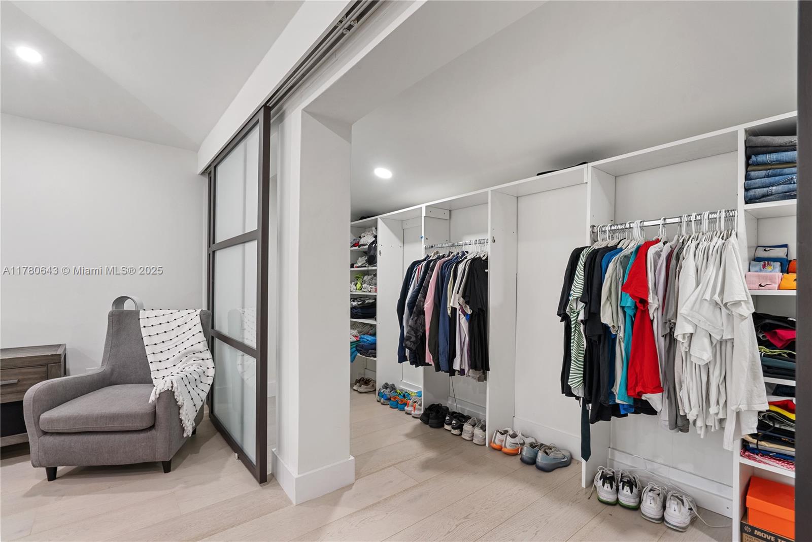 LA GORCE GOLF SUB PB 14-43 - Residential