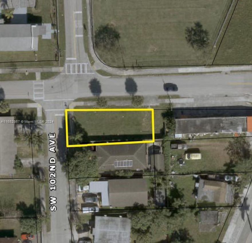 Don't miss out on this golden opportunity to own a commercial piece of land in an upcoming rapidly booming area. Fantastic location, a block away from US1 and few minutes away from the turnpike. Steps away from the Government Health Center and also from other retail stores. Will be a great opportunity to build for investment. Hurry before it is gone.