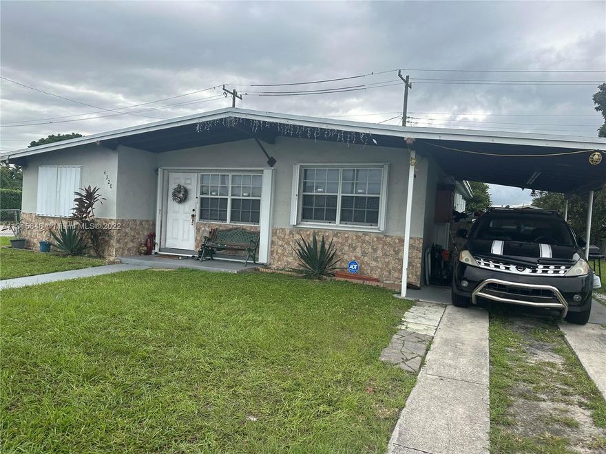 Beautiful and updated single family home in 107 Ave. Great central location with quick and easy access to highways, public transportation ,restaurants, shopping, schools  and Florida International University.