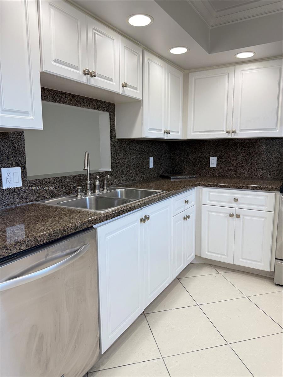 Atlantis Sherbrooke Villa - Residential Lease