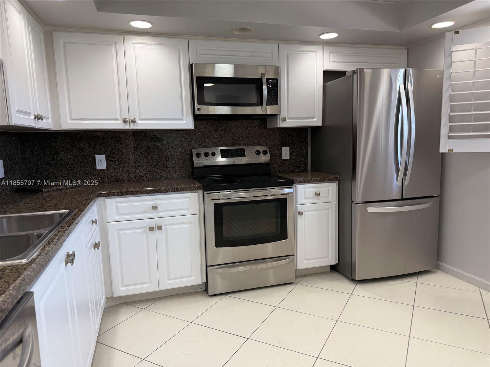 Atlantis Sherbrooke Villa - Residential Lease
