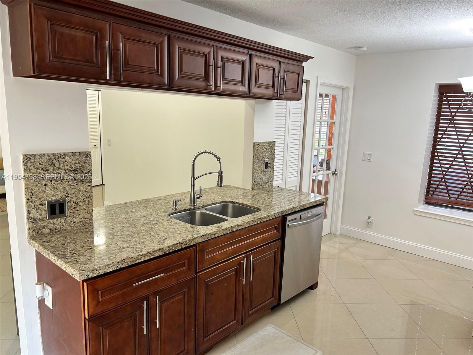 SPRINGTREE LAKES - Residential Lease