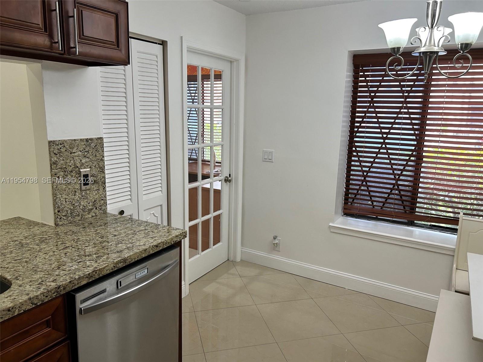 SPRINGTREE LAKES - Residential Lease