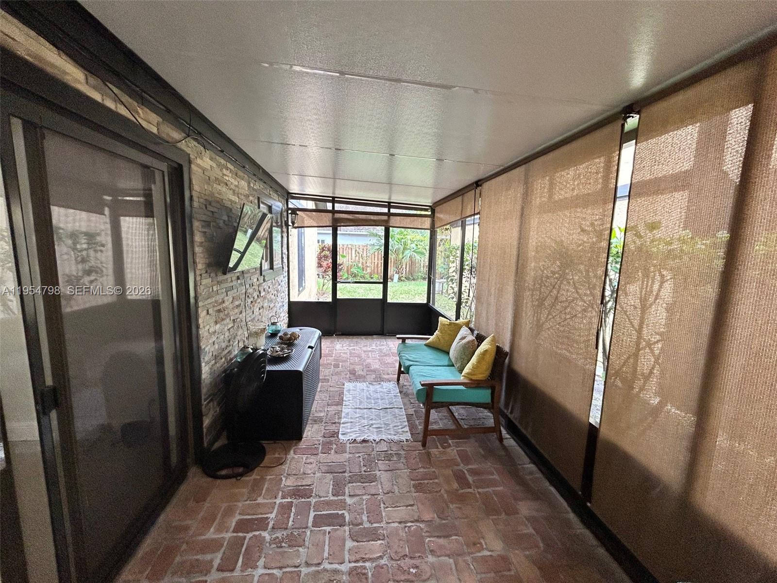 SPRINGTREE LAKES - Residential Lease