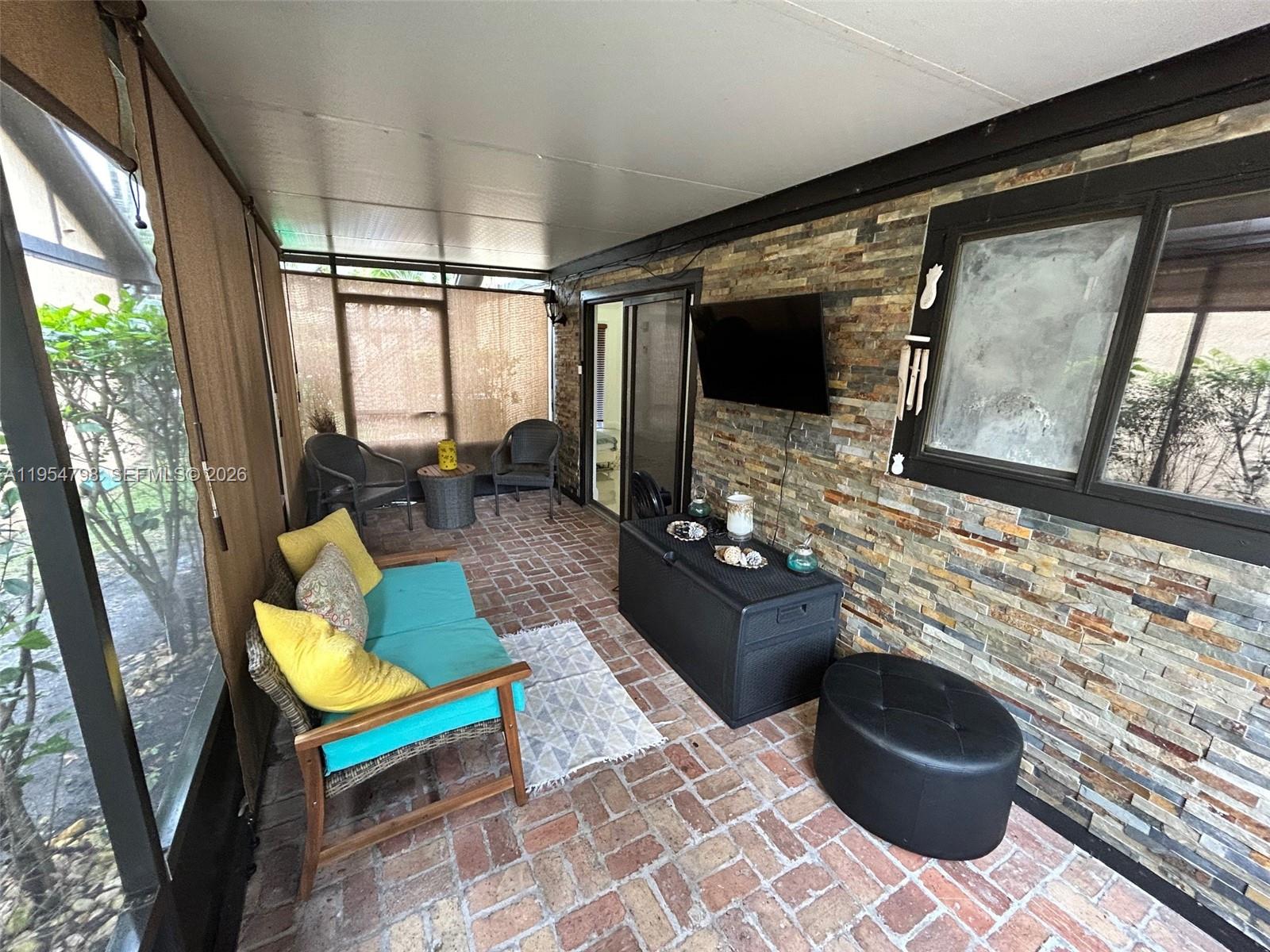 SPRINGTREE LAKES - Residential Lease