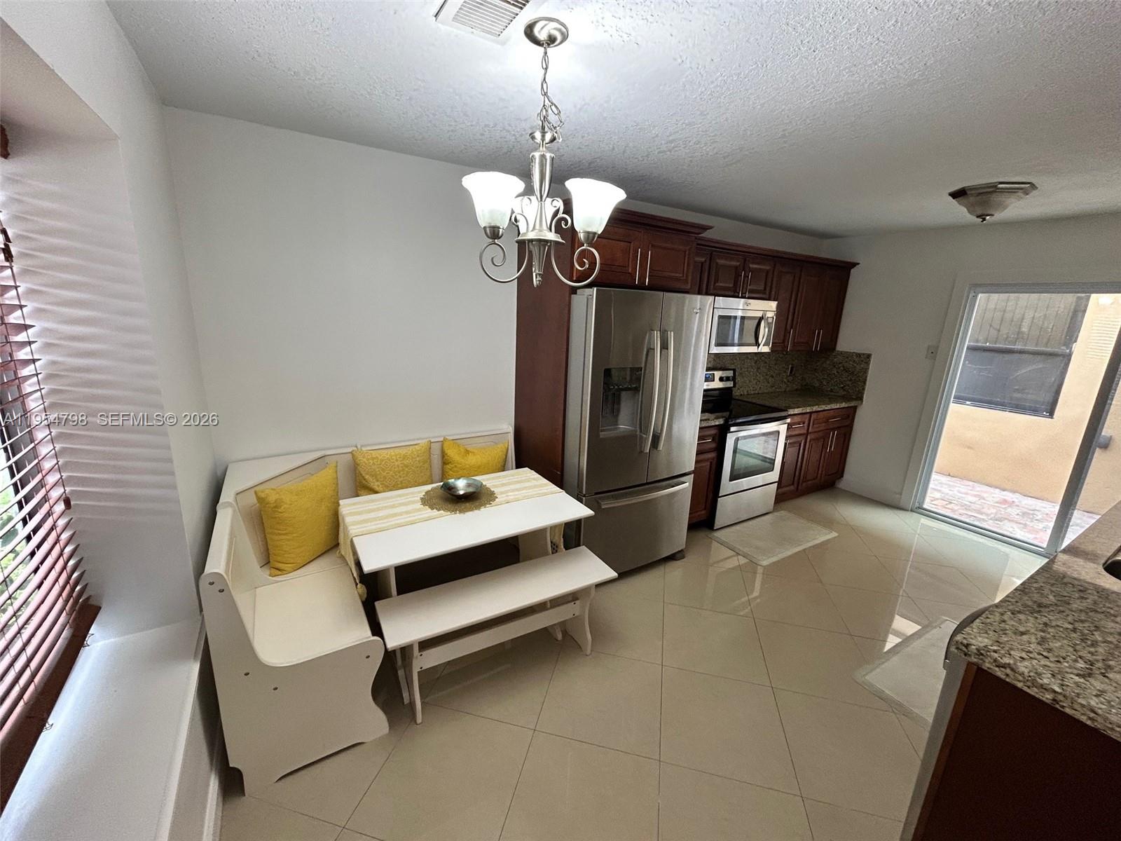 SPRINGTREE LAKES - Residential Lease