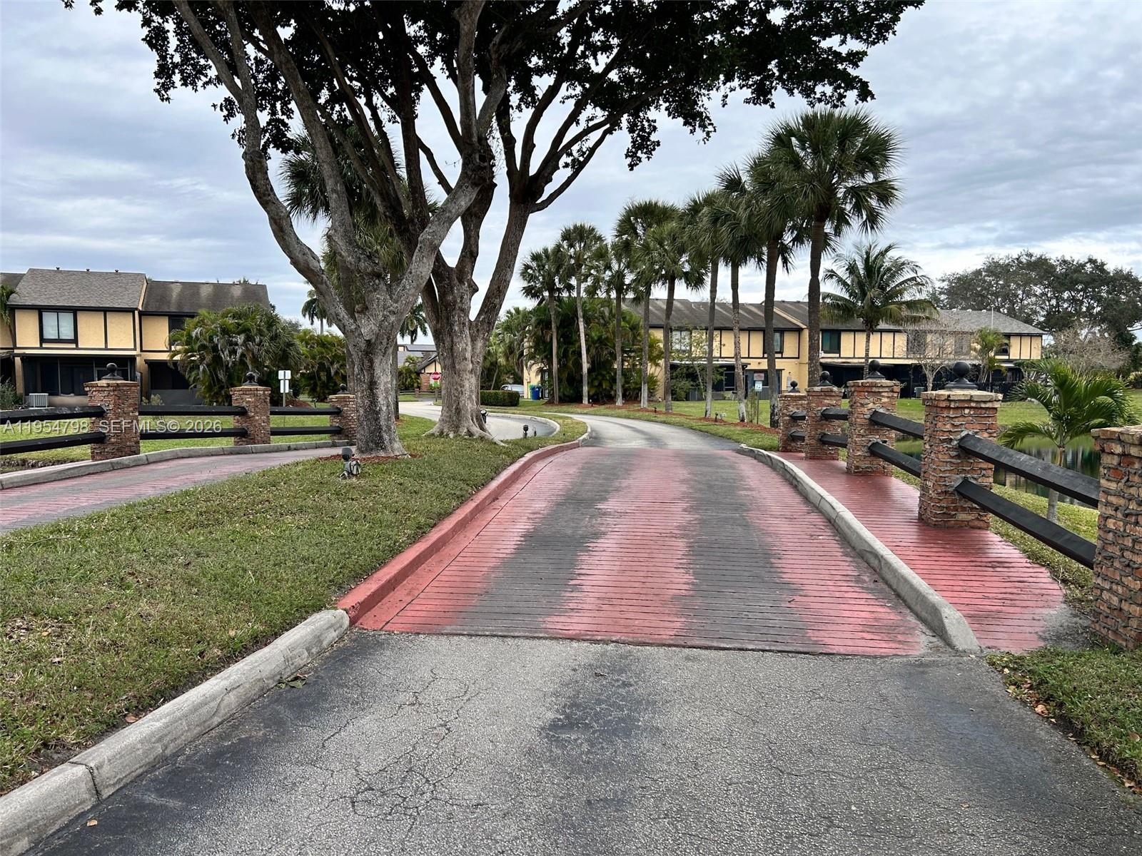 SPRINGTREE LAKES - Residential Lease