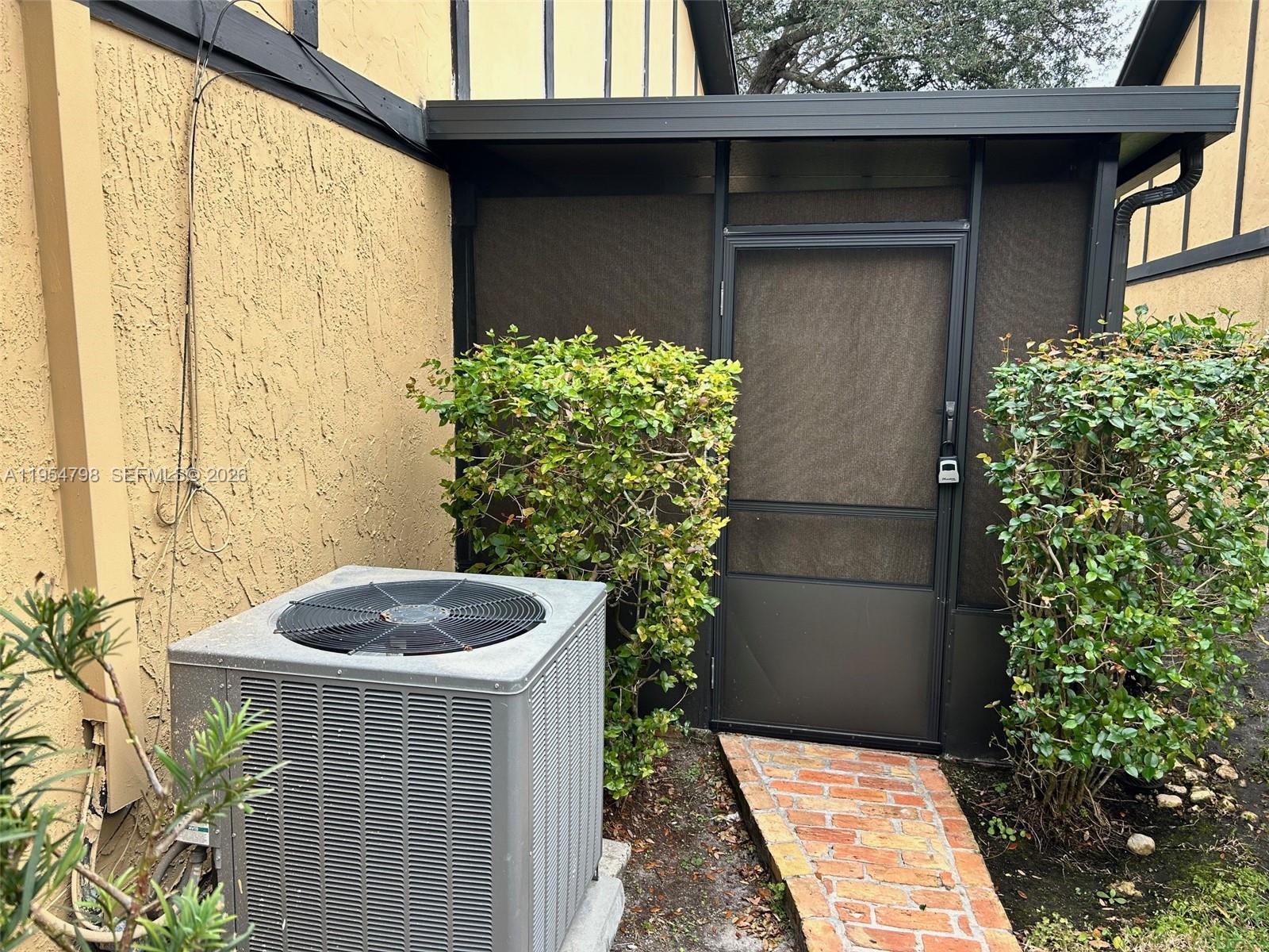SPRINGTREE LAKES - Residential Lease
