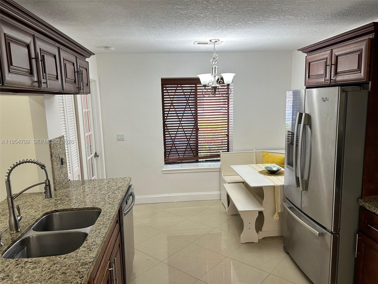SPRINGTREE LAKES - Residential Lease