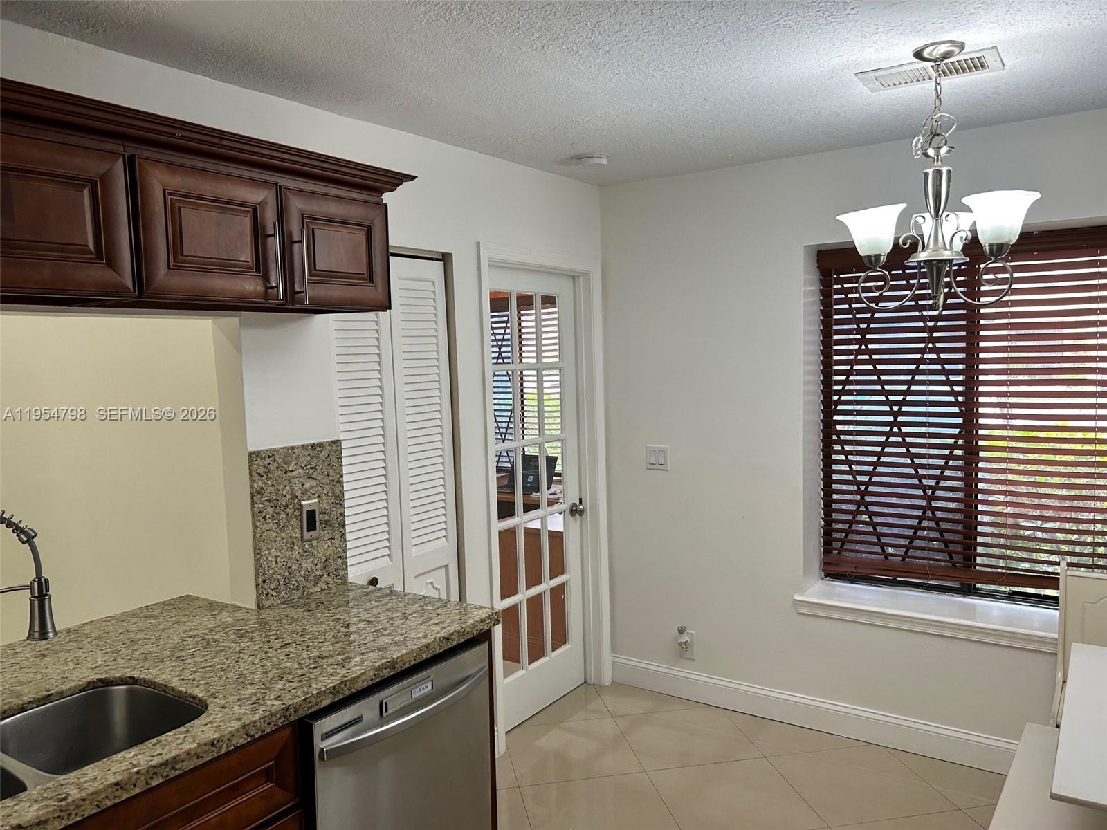 SPRINGTREE LAKES - Residential Lease