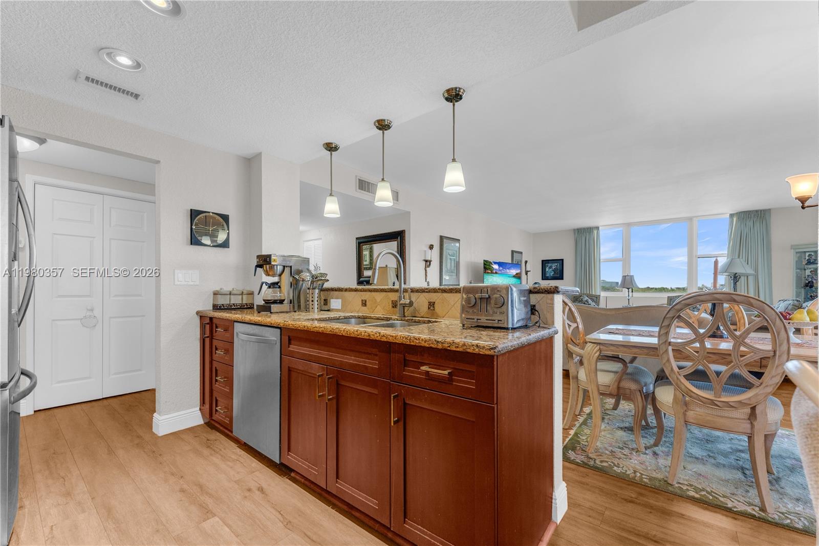 HILLCREST EAST NO 25 COND - Residential