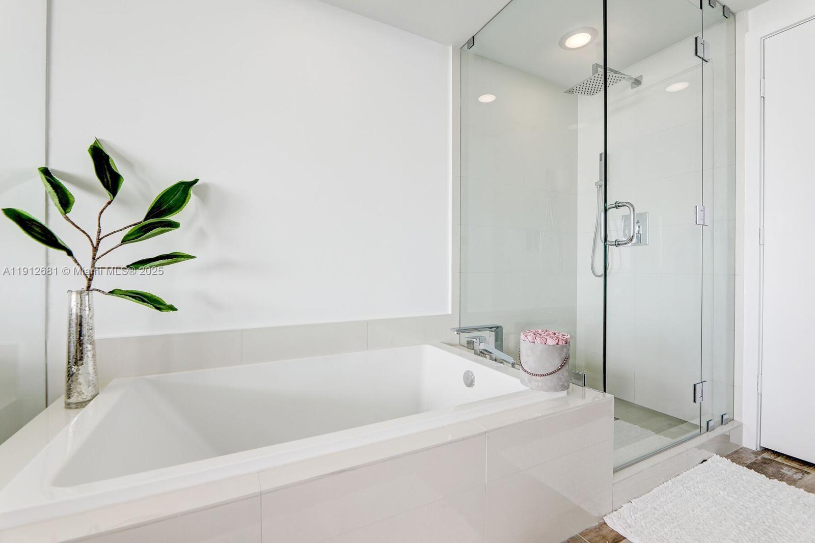 PARAISO BAY CONDO - Residential Lease