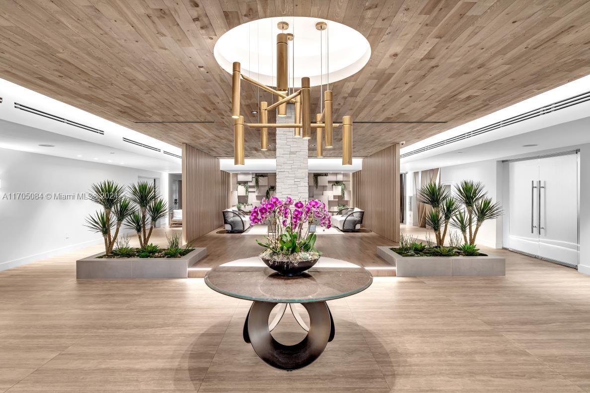 2301 Collins Ave 1202