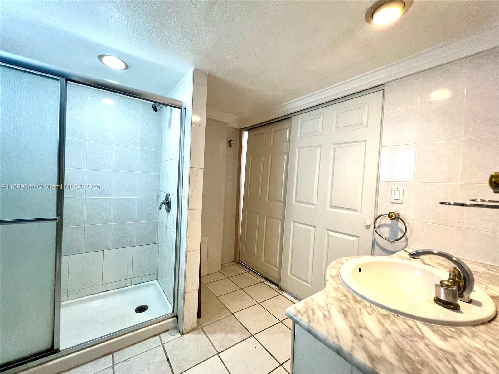 VISTA DEL LAGO I CONDO - Residential Lease