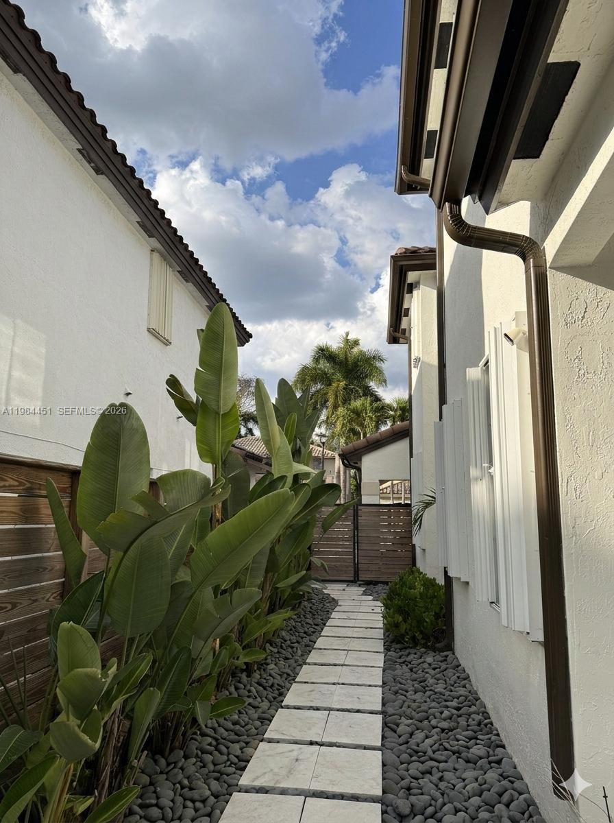 CRESTVIEW LAKES - Residential