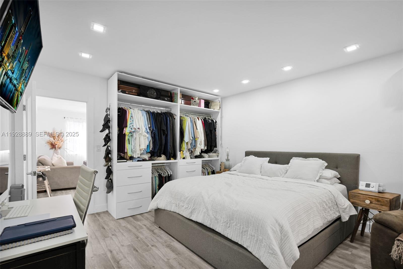 GABLES MANOR SUB - Residential Income