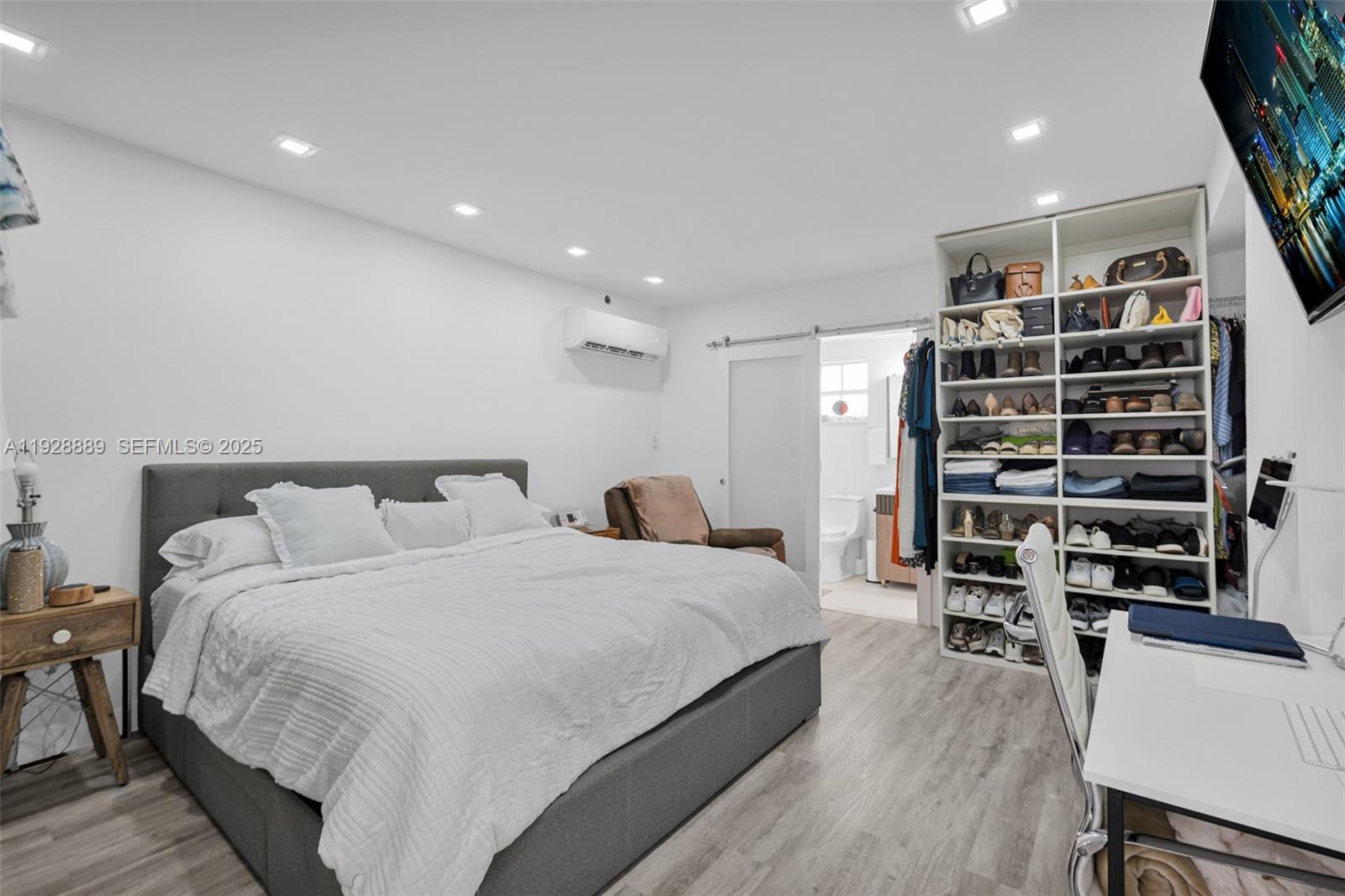 GABLES MANOR SUB - Residential Income