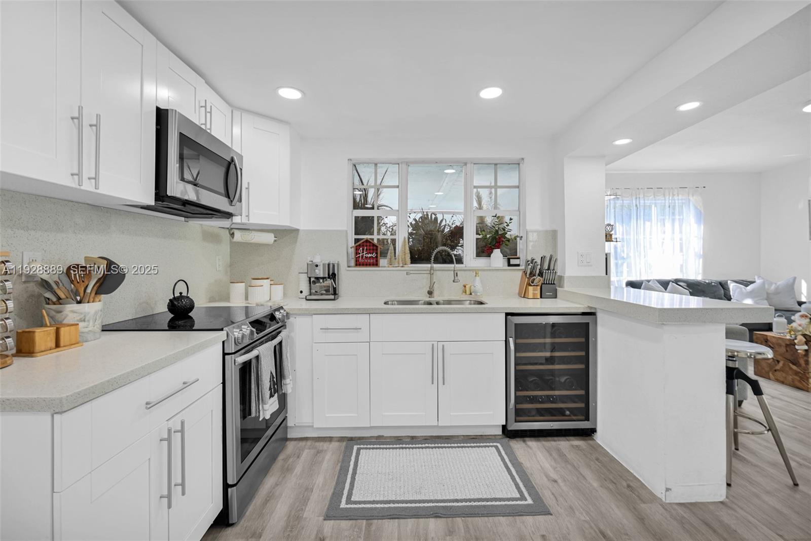 GABLES MANOR SUB - Residential Income