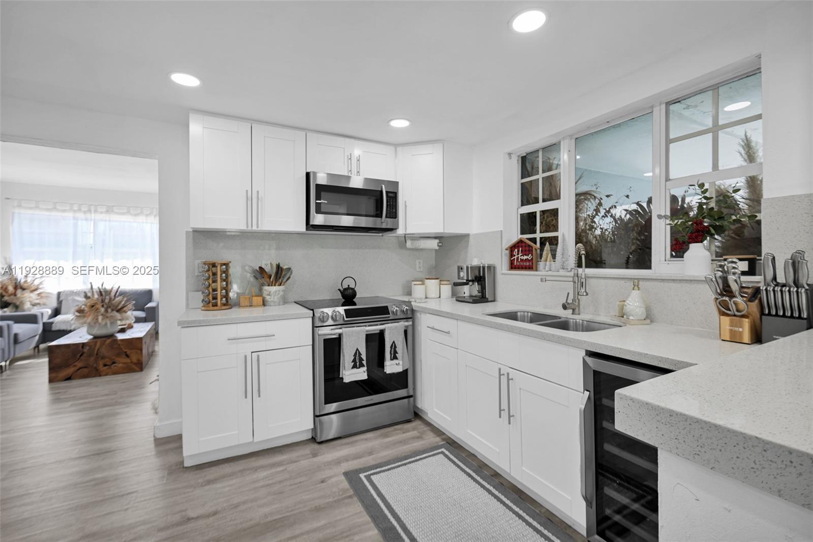 GABLES MANOR SUB - Residential Income