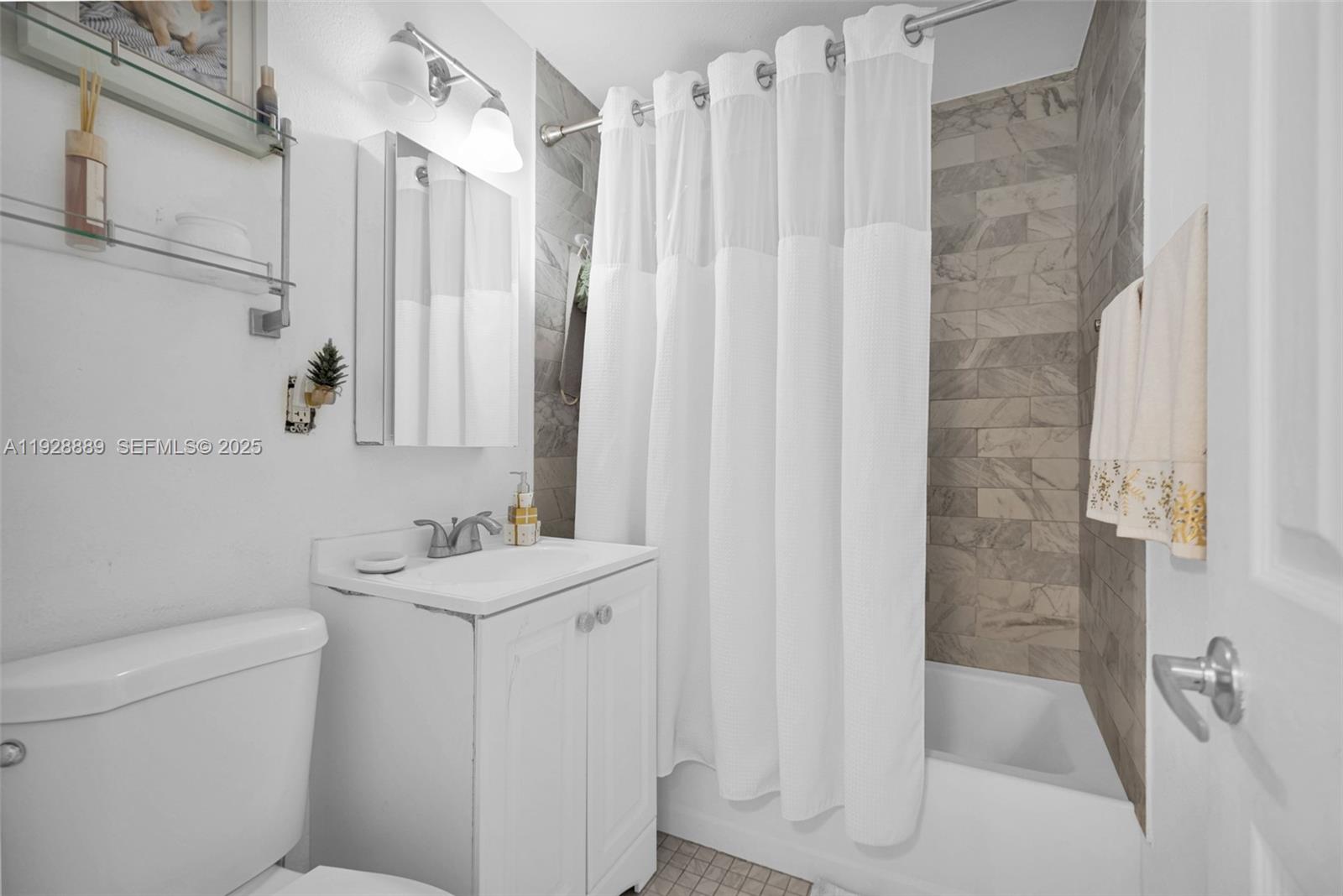 GABLES MANOR SUB - Residential Income