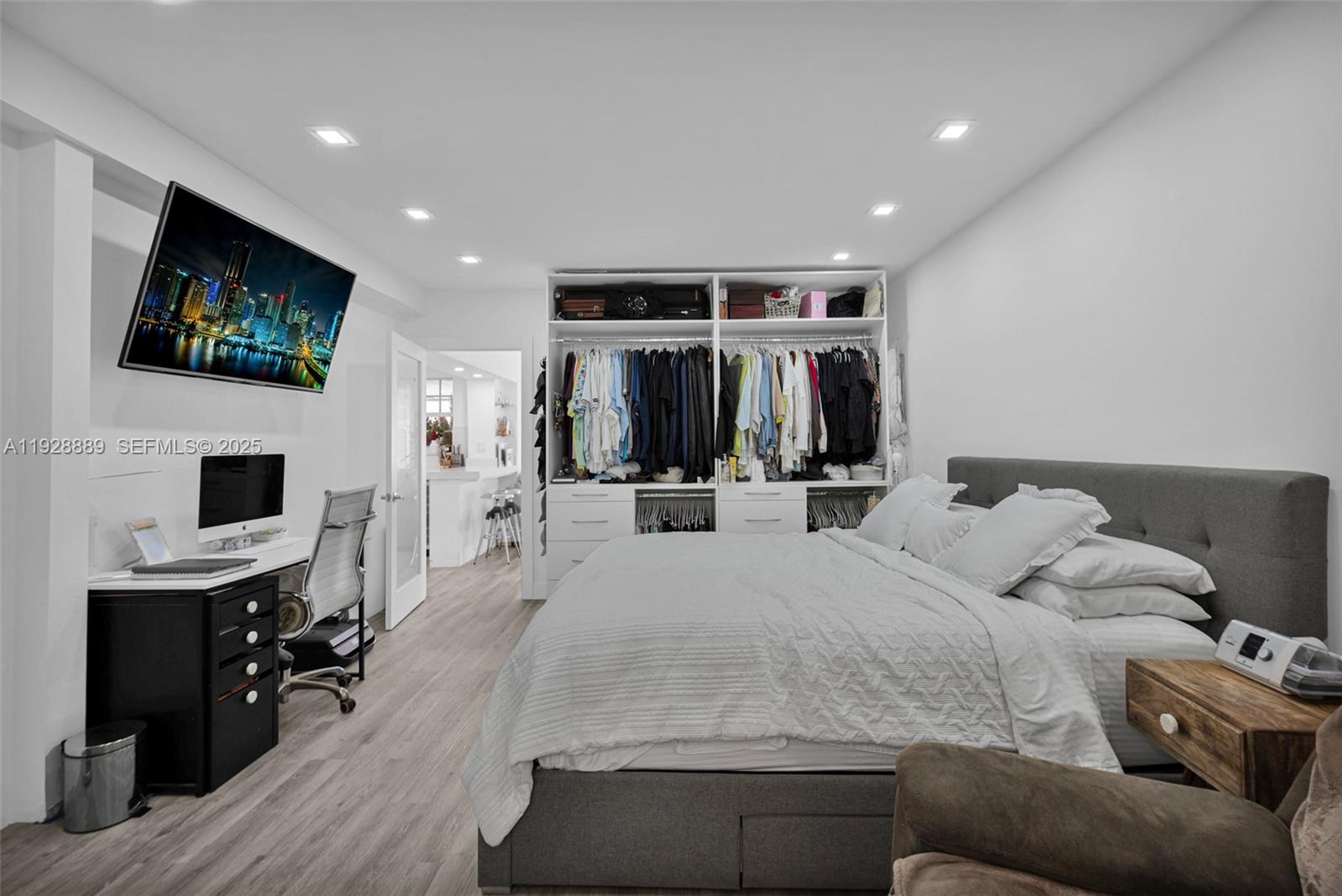 GABLES MANOR SUB - Residential Income